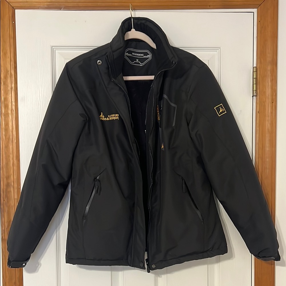 Black Ski Jacket with Insulated Design and Stand-Up Collar